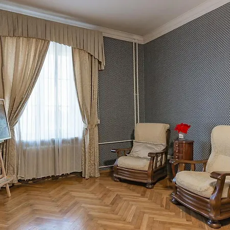 Central Nezavisimosti Grand Apartament